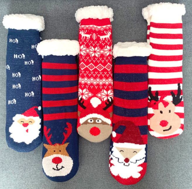 Ploves and thick floor socks 