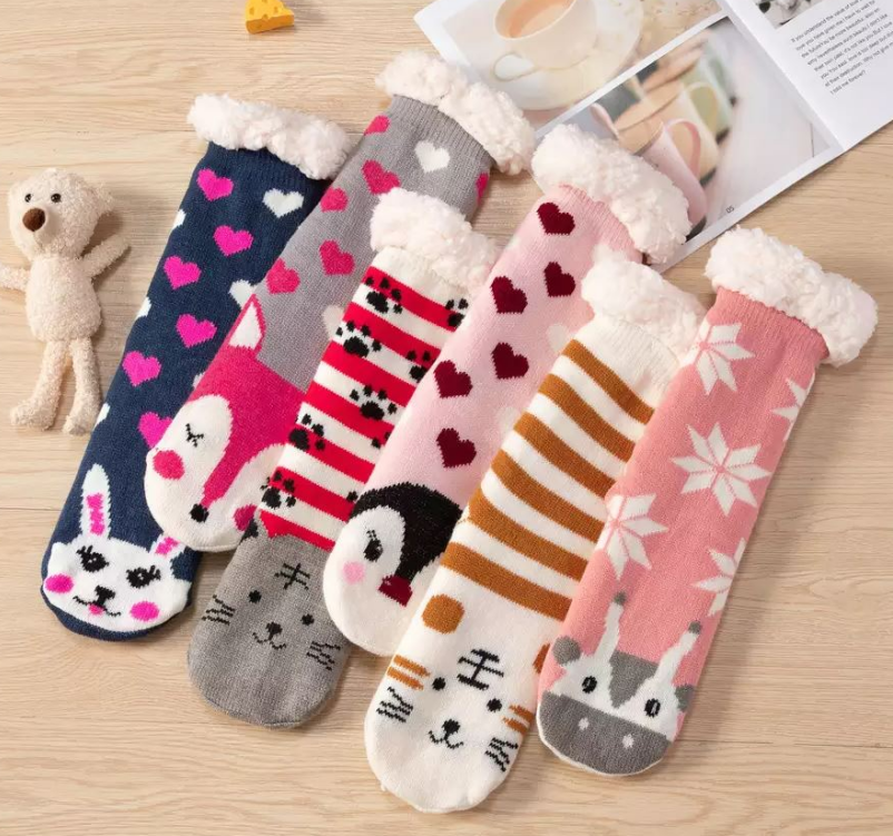 Ploves and thick floor socks 