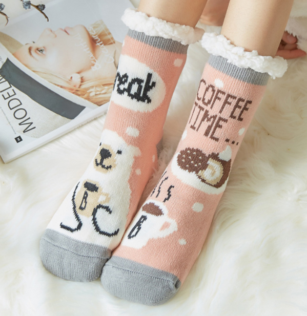 Ploves and thick floor socks 