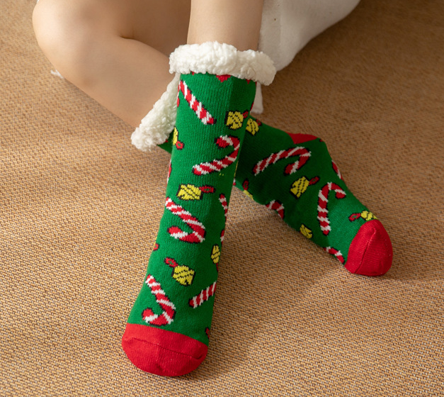 Ploves and thick floor socks 