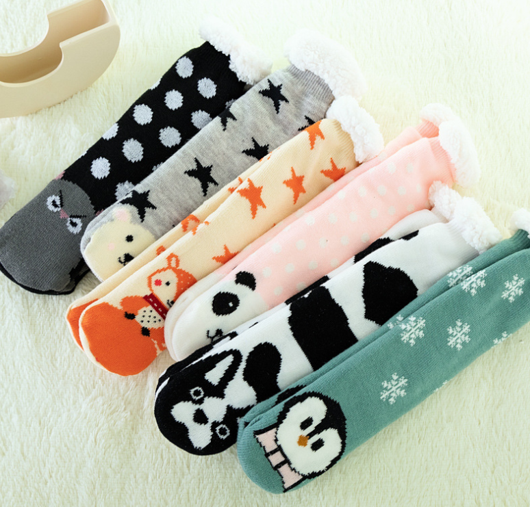 Ploves and thick floor socks 