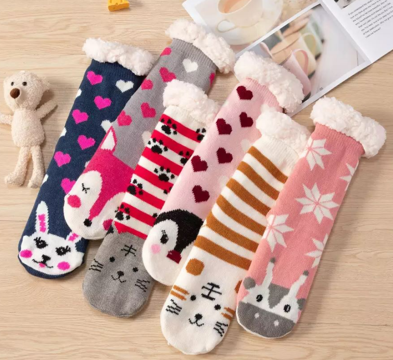 Ploves and thick floor socks 