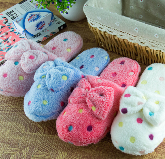Skin -friendly plush slippers 