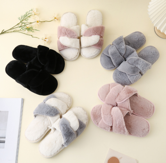 亲肤毛绒拖鞋 