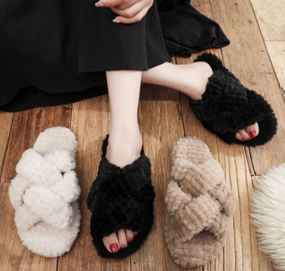 亲肤毛绒拖鞋 